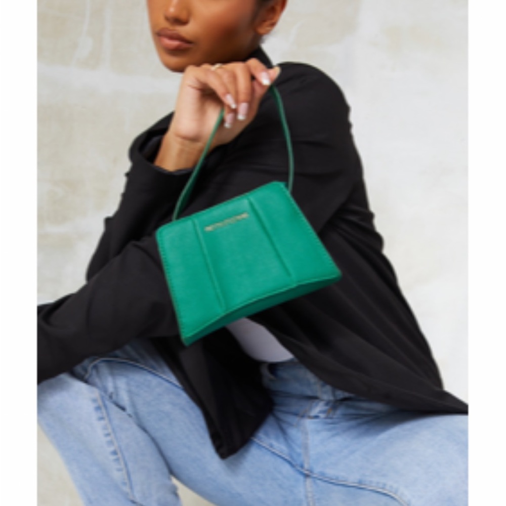 NWT Kelly green, vegan leather handbag with gold zipper and hardware